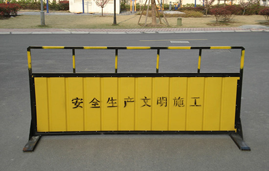 道路<a href=http://stillcrazysailing.com target=_blank class=infotextkey><a href=http://stillcrazysailing.com target=_blank class=infotextkey>圍欄</a>網(wǎng)</a>